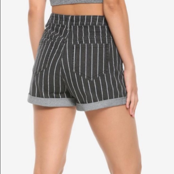 Hot topic Denim Washed Black & White Stripe Mom Shorts sz 11 - Picture 3 of 5
